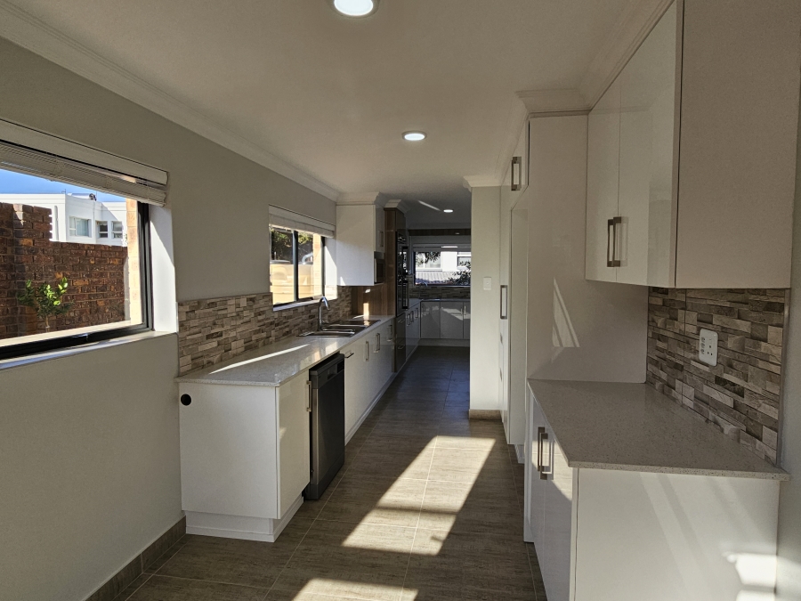 4 Bedroom Property for Sale in Wavecrest Eastern Cape